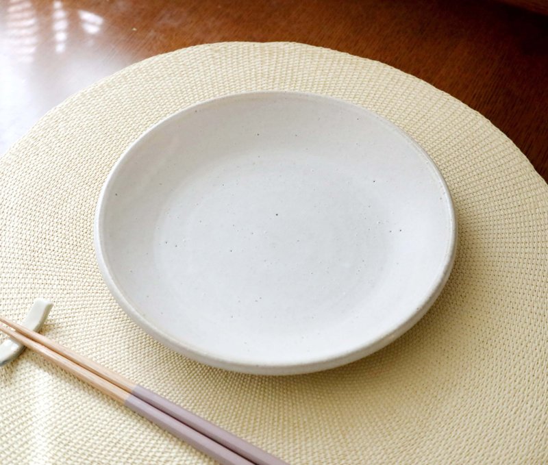 ほっこり赤陶土と白マット釉のお皿 - 盤子/餐盤/盤架 - 陶 白色