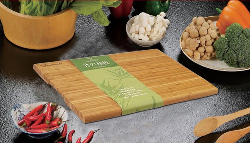 【Buffalo Bull Head】Bamboo chopping board plus foot pads-large (42*31*2.2cm) - Serving Trays & Cutting Boards - Bamboo Orange