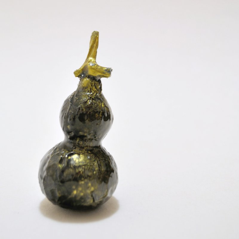 Black gold wrinkled gourd hand-painted lacquer play hand-twisted small gourd desk decoration - ของวางตกแต่ง - วัสดุอื่นๆ สีดำ