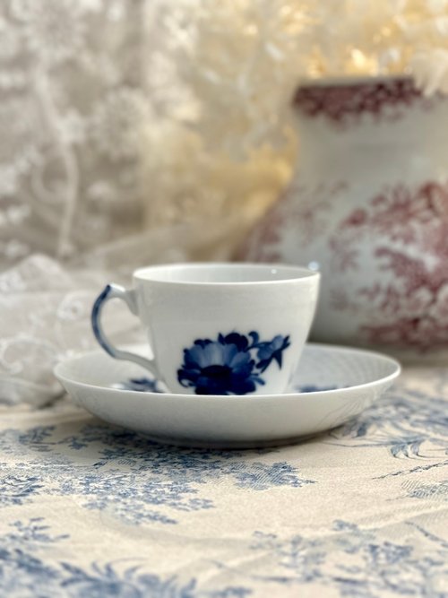 JSVS 古董家飾選物店 50220-絕美皇家哥本哈根Royal Copenhagen 8040藍花瓷杯碟組