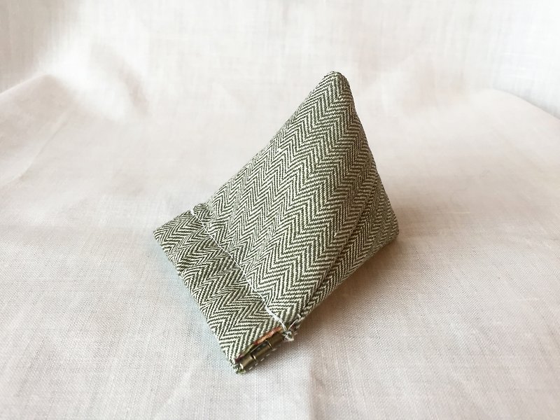 PY68- Light green chevron pyramid flex frame coin purse - กระเป๋าใส่เหรียญ - ผ้าฝ้าย/ผ้าลินิน สีเขียว