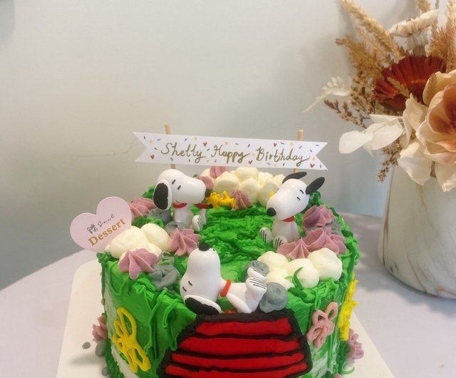スヌーピーをテーマにした緑の大草原。人形、ドールケーキ