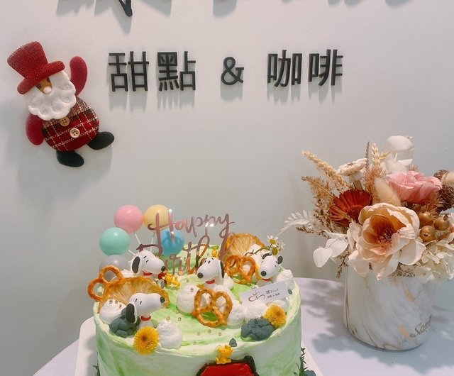 スヌーピーをテーマにした緑の大草原。人形、ドールケーキ スヌーピーをテーマにした緑の大草原。人形、ドールケーキ