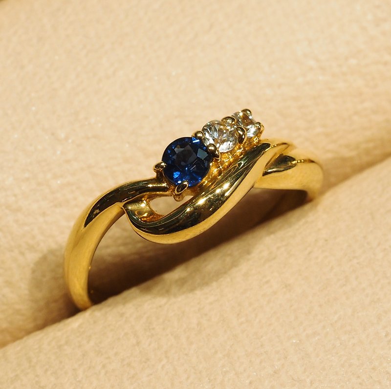 18K Gold The Blue and White Sapphire Ring - แหวนทั่วไป - เครื่องประดับ 