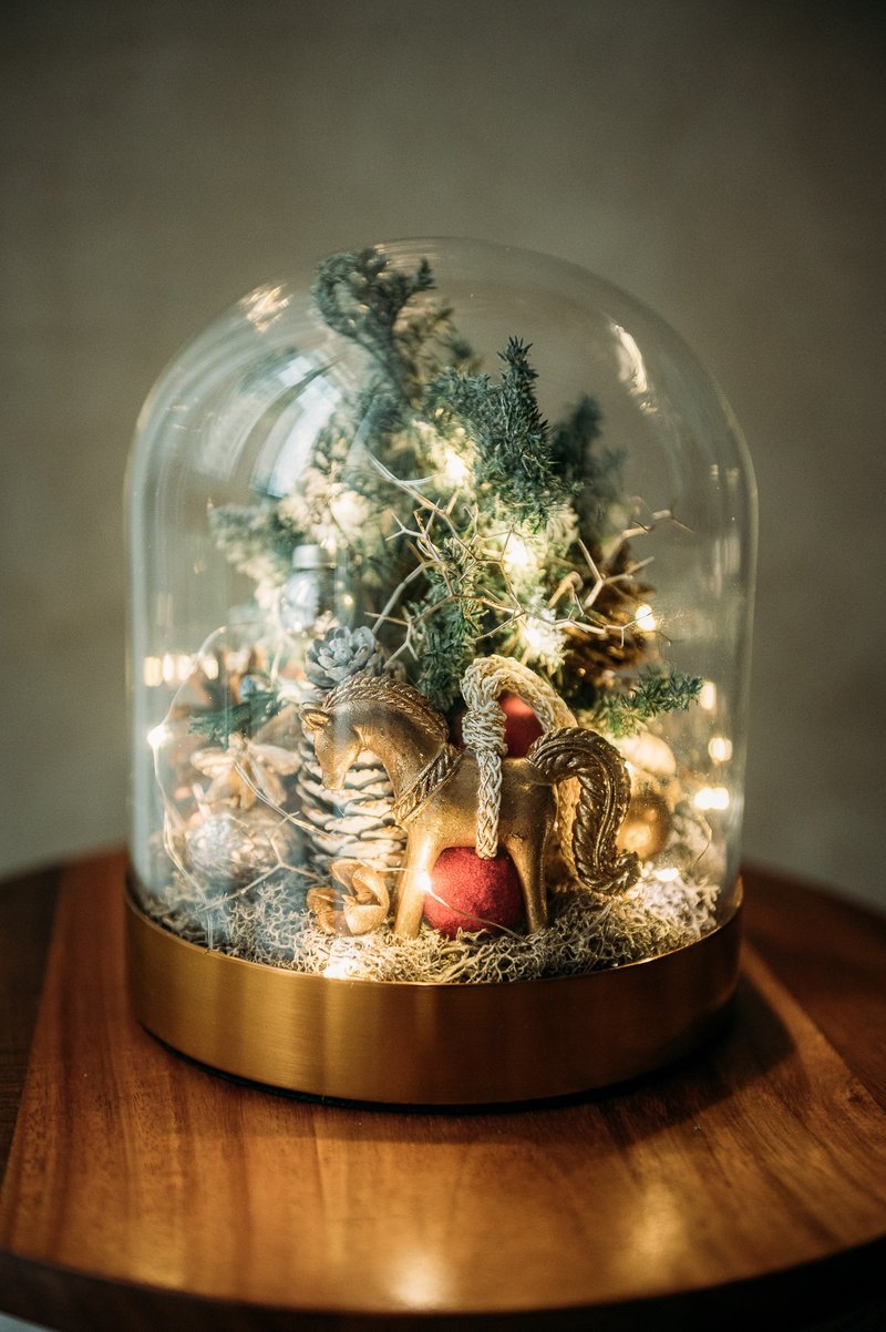 Enchanted Christmas glass dome decor with lights - Dried Flowers & Bouquets - Other Materials Gold