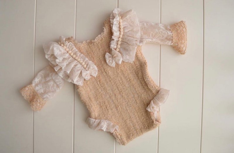 Newborn girl beige ruffled lace romper photo prop. Boho newborn photography prop - 其他 - 其他材質 咖啡色