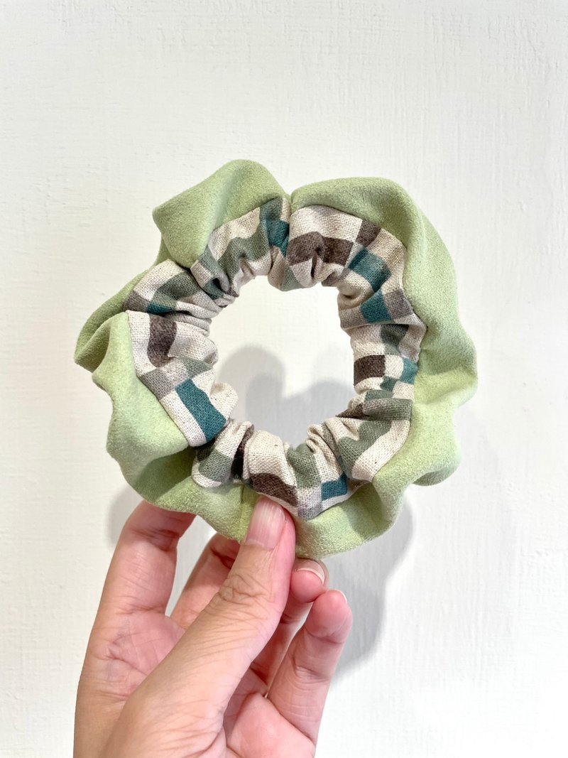 Chez. Small things series-suede hair tie-grass green x Khaki plaid - Hair Accessories - Polyester Green