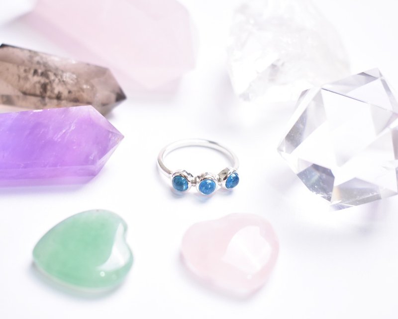 Deep blue color and transparent shine: Neon blue apatite silver ring - General Rings - Gemstone Blue