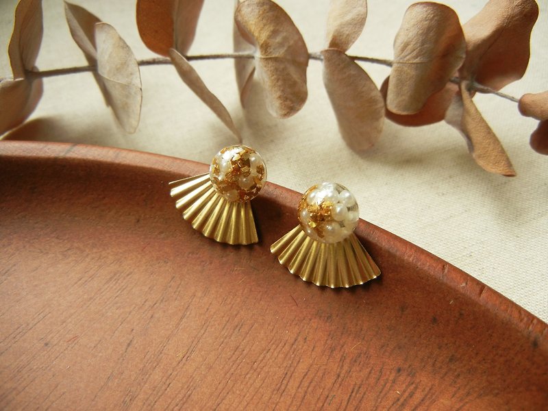 *coucoubird*Gorgeous-Mini Pearl Gold Foil Scallop Earrings - ต่างหู - โลหะ สีทอง