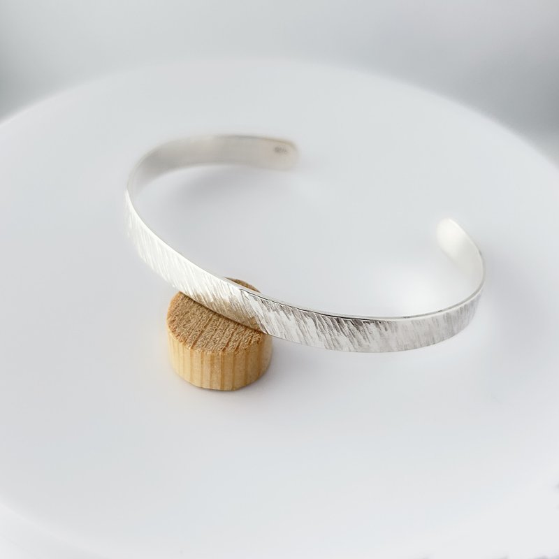 Cuff Bracelet in Textured 925 Sterling Silver, 6mm - Designed in Italy - 手鍊/手環 - 純銀 銀色