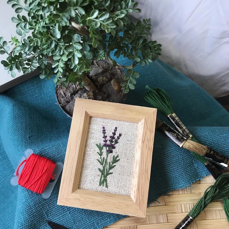 Frame Embroidery : Lavender Flower - Picture Frames - Thread 