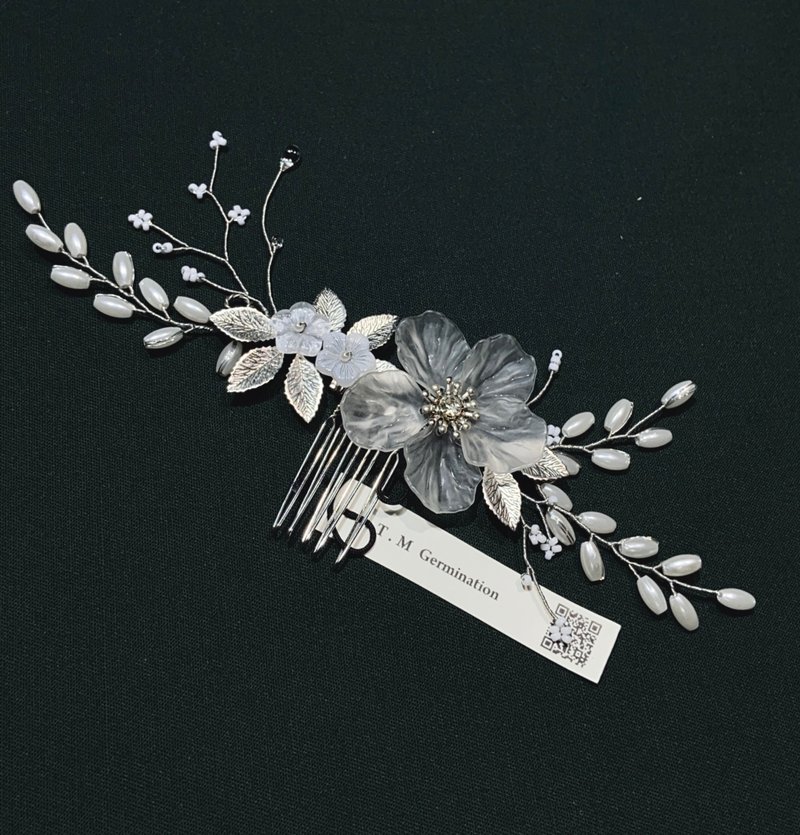 Crystal Ice White Flower Handmade Bronze Hair Accessories - เครื่องประดับผม - เรซิน ขาว