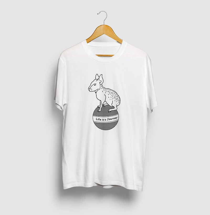Mara&#39;s Journey Guinea Pig Animal Illustration T-shirt