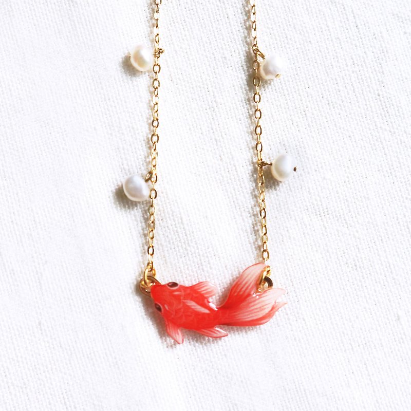 Freshwater Pearl Goldfish Necklace - สร้อยคอ - พลาสติก สีแดง