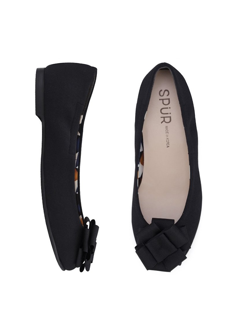 SPUR Black flower corsage flats LS8017 BLACK - รองเท้าลำลองผู้หญิง - วัสดุอื่นๆ สีดำ