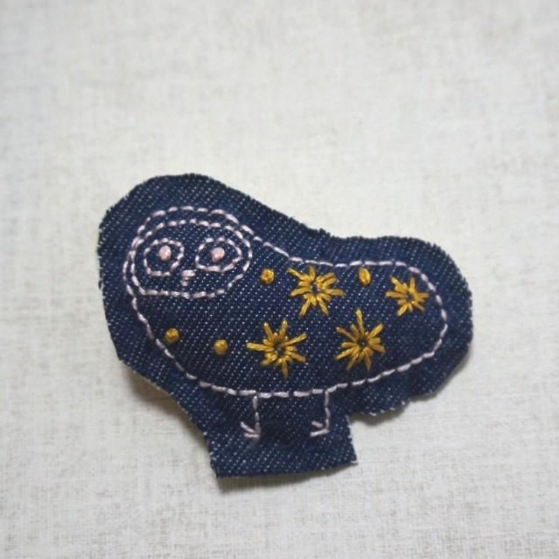 Hand embroidery broach "Owl" - เข็มกลัด - งานปัก สีน้ำเงิน