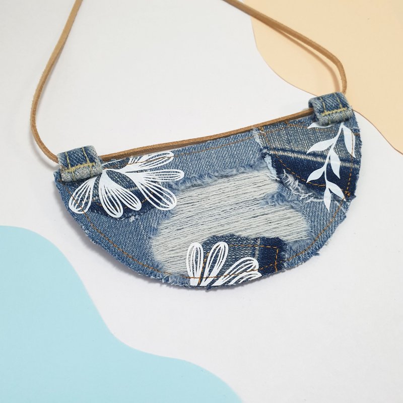 Upcycled denim necklace Jeans necklace OOAK jewelry - 項鍊 - 其他金屬 藍色