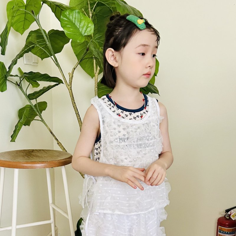 White lace flower vest/children's clothing and parent-child clothing - เสื้อยืด - วัสดุอื่นๆ ขาว