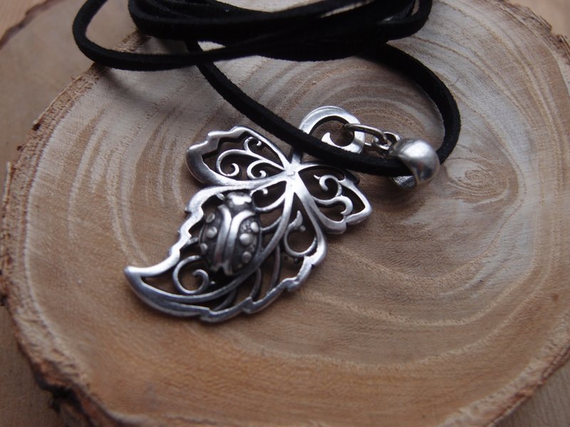 Ladybug pendant necklace leaf pendant gift for her - 項鍊 - 純銀 銀色