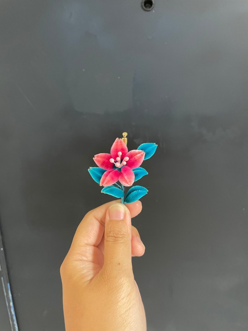 櫻花胸針 絨花工藝飾品 無形文化資產工藝 - 胸針 - 其他人造纖維 