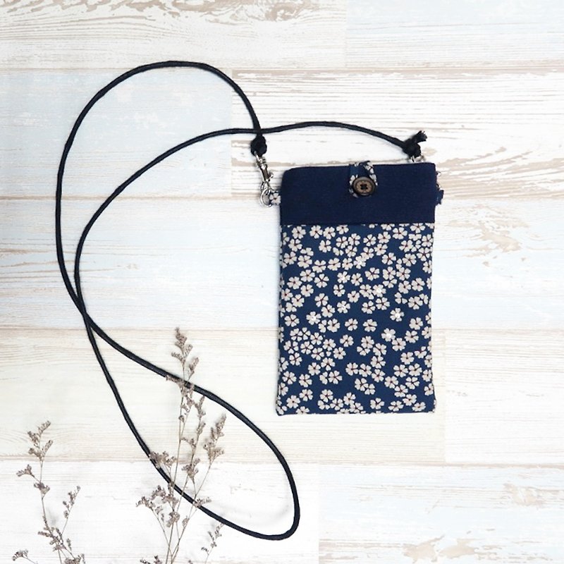 Cherry blossoms phone bag - เคส/ซองมือถือ - ผ้าฝ้าย/ผ้าลินิน สีน้ำเงิน