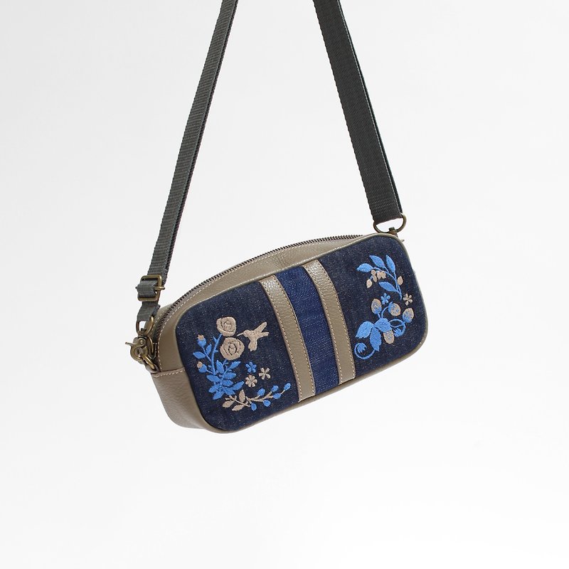 Hummingbird embroidery, shoulder pouch, long - กระเป๋าแมสเซนเจอร์ - หนังแท้ สีน้ำเงิน