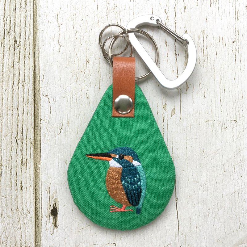 Kingfisher hand embroidery key chain (green) - ที่ห้อยกุญแจ - งานปัก สีเขียว