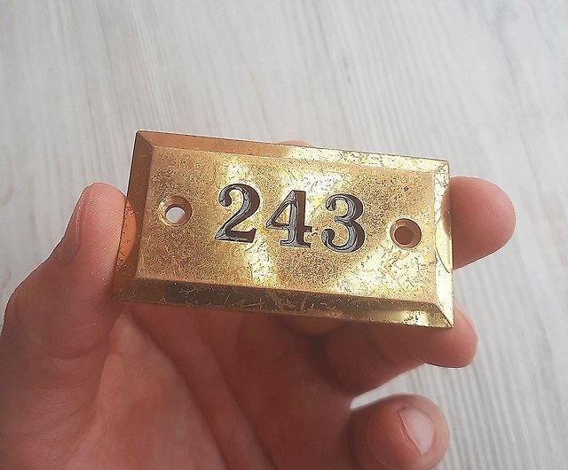 部屋 243 ドア番号サイン小 - アパート真鍮ナンバープレートヴィンテージ - ショップ RetroRussia のれん・表札 - Pinkoi