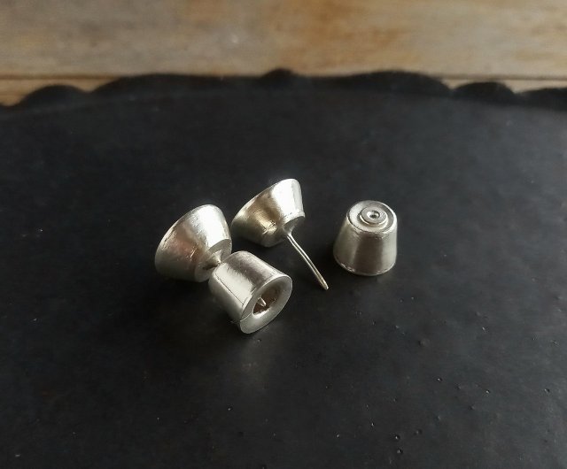 4wayクラシック花印カレンシルバーピアス 白房・藍染め房
