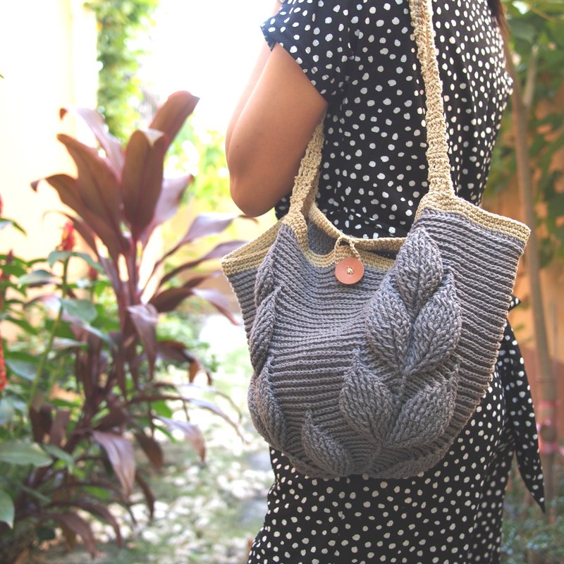 Handmade Crochet Tote Bag Leaf Embossed Minimalist Style, DarkGray - 手提包/手提袋 - 其他材質 灰色