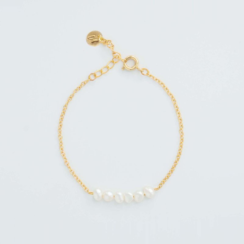 Balance freshwater pearl bracelet gold 18K gold plated - สร้อยข้อมือ - ไข่มุก ขาว