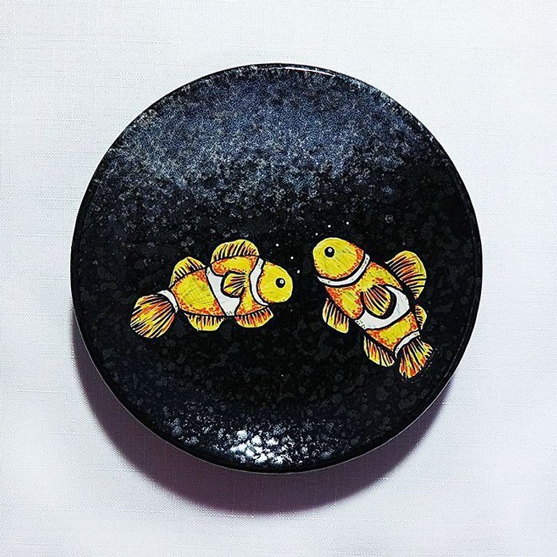 療癒陶瓷手繪盤 - 小丑魚兒結伴(14cm) - 碟子/醬料碟 - 其他材質 黑色