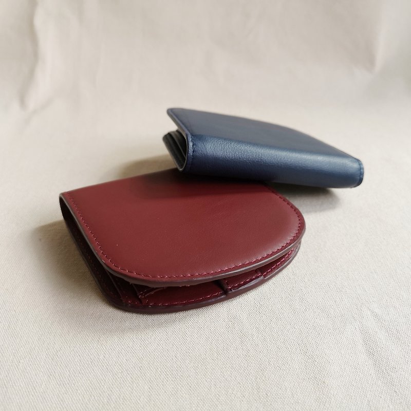 "Arch" leather slim wallet in burgundy - Handmade - กระเป๋าสตางค์ - หนังแท้ สีแดง