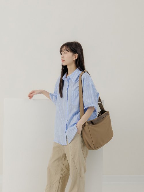 supportingrole supportingrole 真皮簡約實用都會肩側揹包 淺棕色