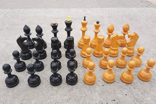 RetroRussia Middle-sized Soviet chess pieces set – wooden Russian chessmen vintage
