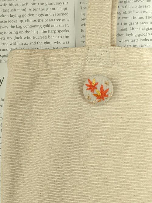 秋の紅葉 オレンジもみじの刺繍ブローチ - ショップ かなちゃん