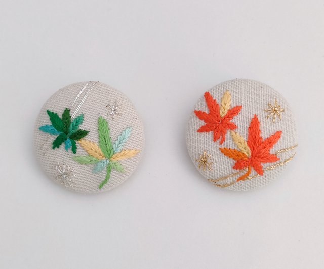 秋の紅葉 オレンジもみじの刺繍ブローチ - ショップ かなちゃん手刺繍