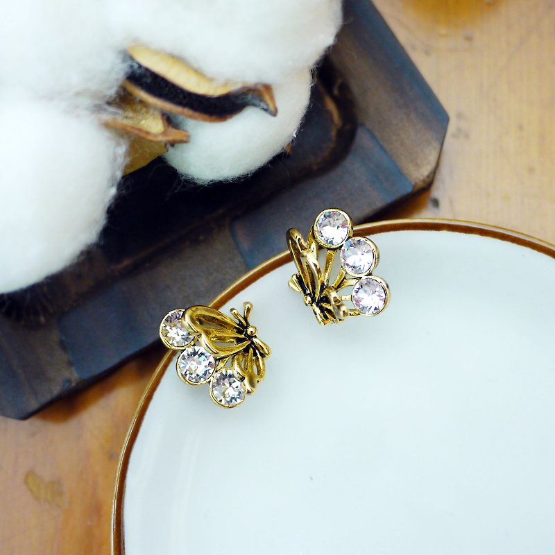 Brilliant Butterfly Crystal Earrings - ต่างหู - โลหะ สีทอง