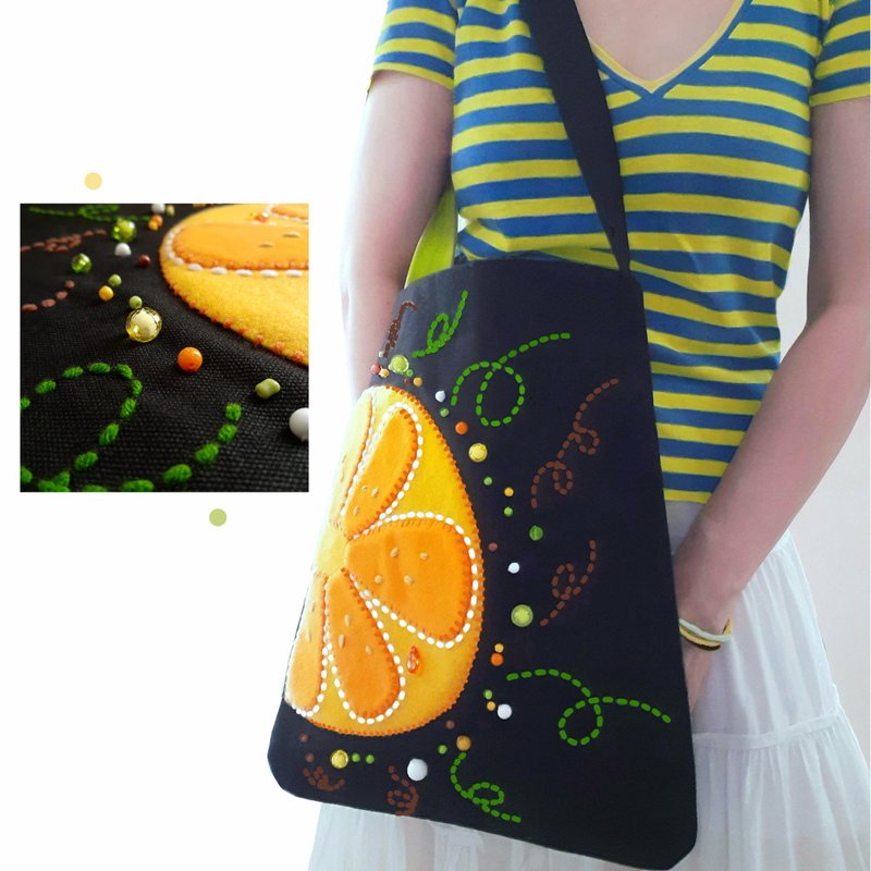 12x14 inch tote. Fun and original with hand-stitched design with felt and beads - 手提包/手提袋 - 繡線 