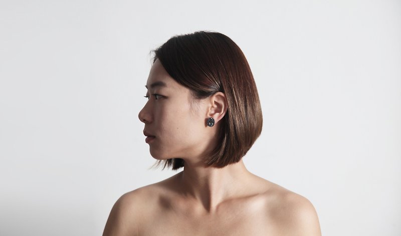 Pebble Earrings (Terrazzo/Dark Grey) - ต่างหู - ปูน สีดำ