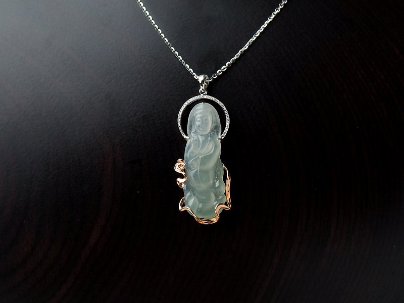 Guanyin Bodhisattva | Ice glass jade Guanyin / Diamond / K gold | Natural jade jade necklace - สร้อยคอ - หยก ขาว