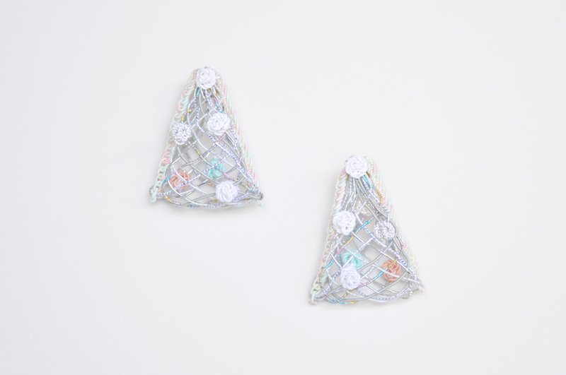 Triangle-Kasumi- - 耳環/耳夾/耳骨夾 - 紙 銀色