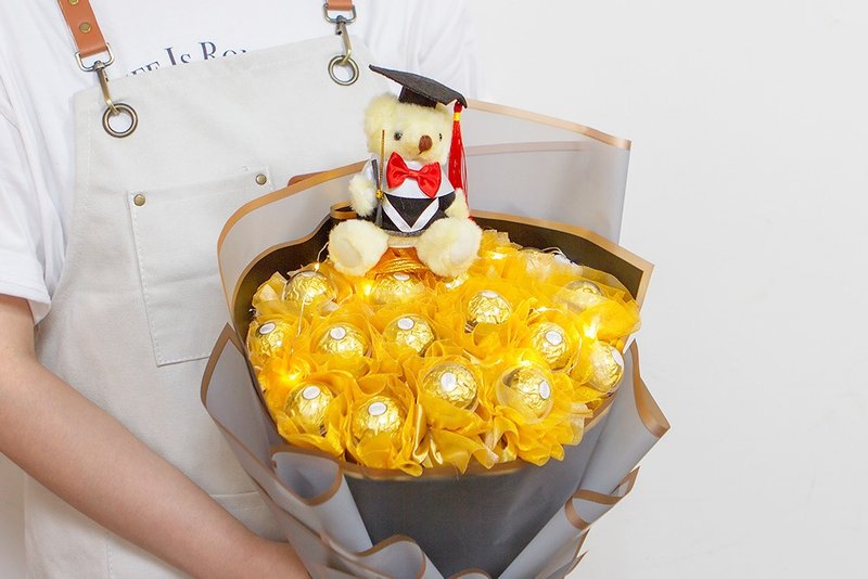 畢業花束 畢業熊+豪華版金莎18顆花束 附燈串 低調金 A012 - 巧克力 - 新鮮食材 金色