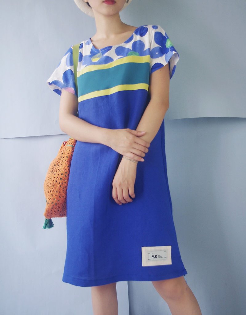 設計手作-北歐印花色塊寶藍一件式洋裝-短袖款 - 連身裙 - 棉．麻 藍色