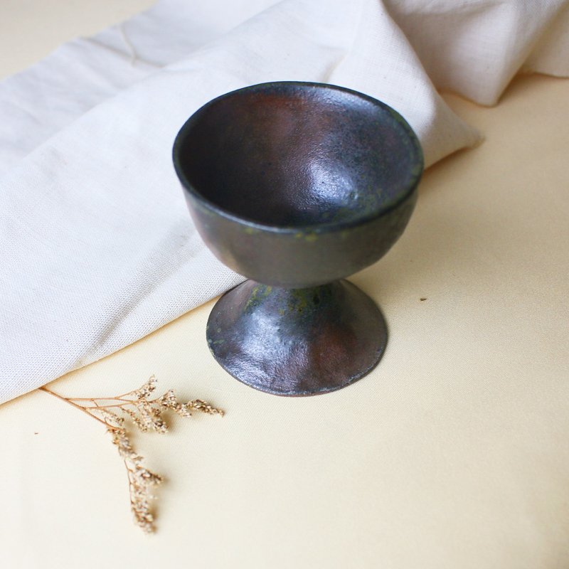 Hand-squeezed Goblet New Color Firewood Fired Pottery Handicraft Works | Kyu Kiln Grey Glaze - แก้วไวน์ - ดินเผา สีเงิน