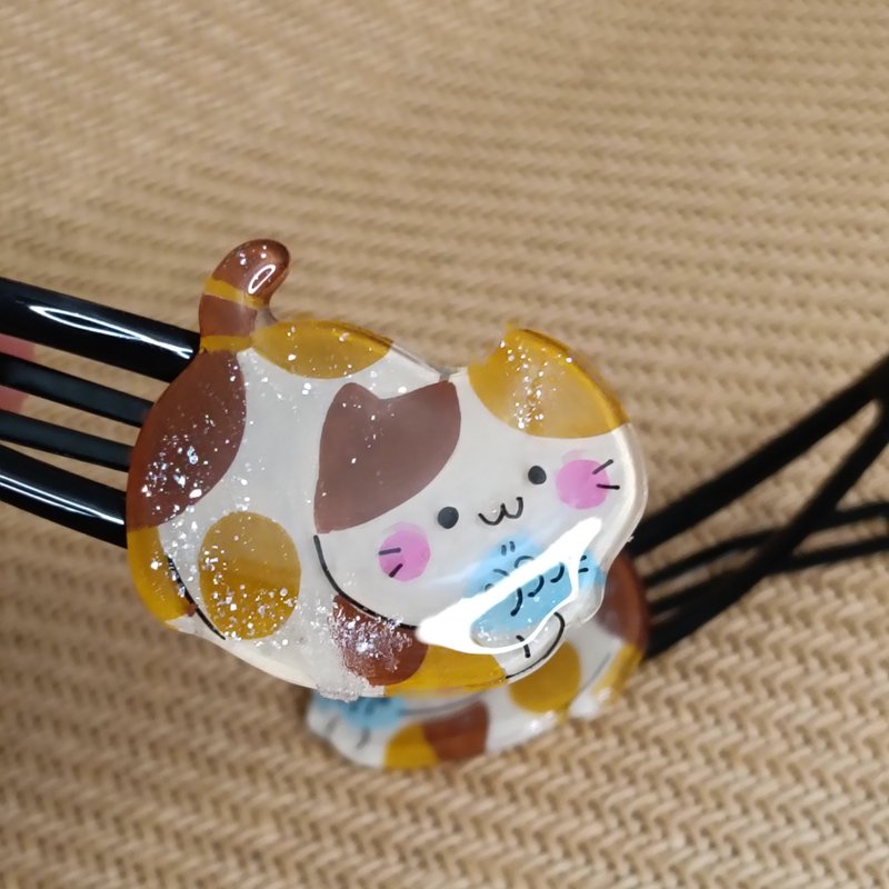 貓咪派對髮夾。療癒可愛髮飾。創意熱縮片UV膠飾品(1對) - 髮夾/髮圈 - 樹脂 