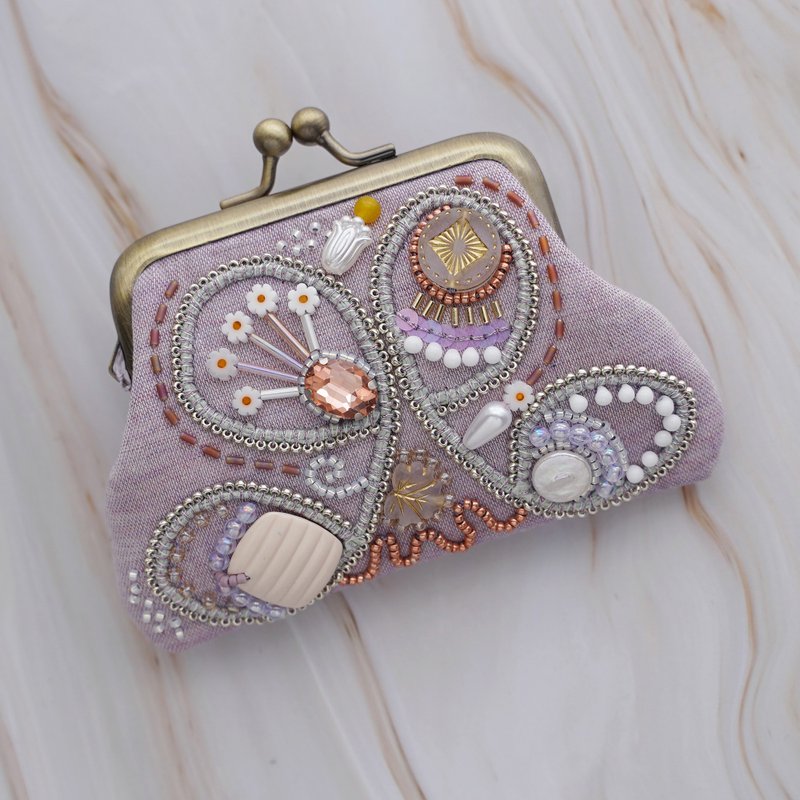 ビーズ刺繍の小さながま口 No.2 パープル ピンク ガーゼ素材 マチなしポーチ 手刺繍 一点もの - 化妝包/收納袋 - 棉．麻 粉紅色