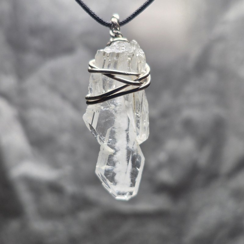 •冰羽織光• 縫合白水晶 原礦繞線吊墜 - 項鍊 - 水晶 透明