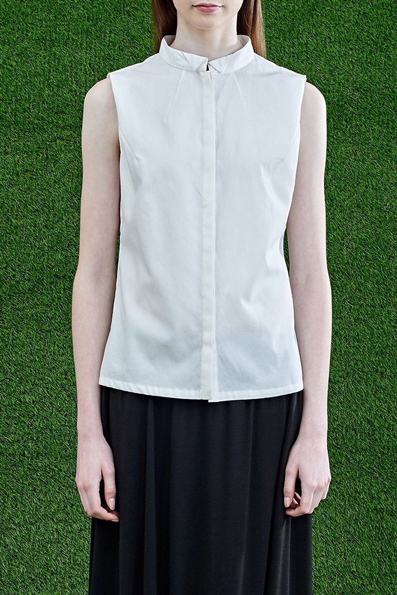White sleeveless pleated shirt - เสื้อเชิ้ตผู้หญิง - ผ้าฝ้าย/ผ้าลินิน ขาว