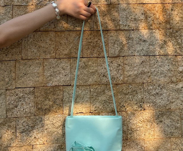 ミニ サモ バッグ 2 色 サテン テクスチャー ハンドメイド ローズ装飾